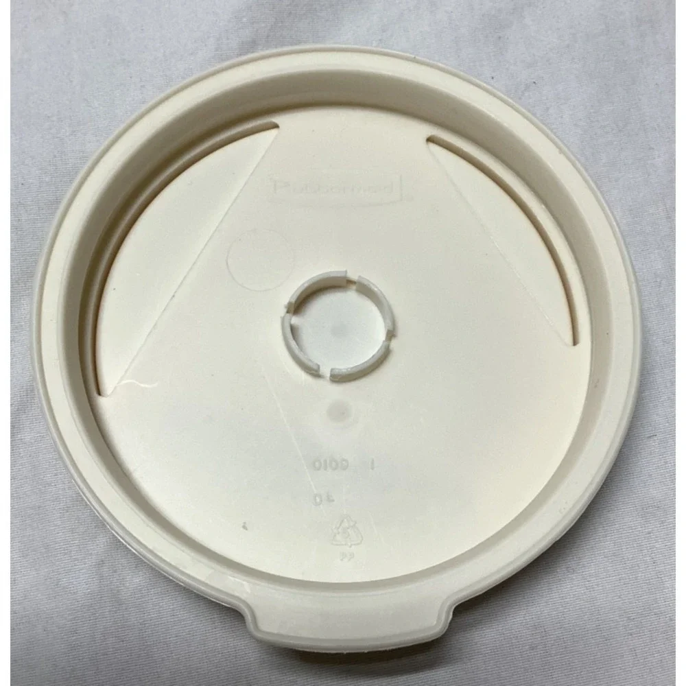Vintage Rubbermaid 0110 Servin Spaghetti Pasta Storage Container w/Almond Lid